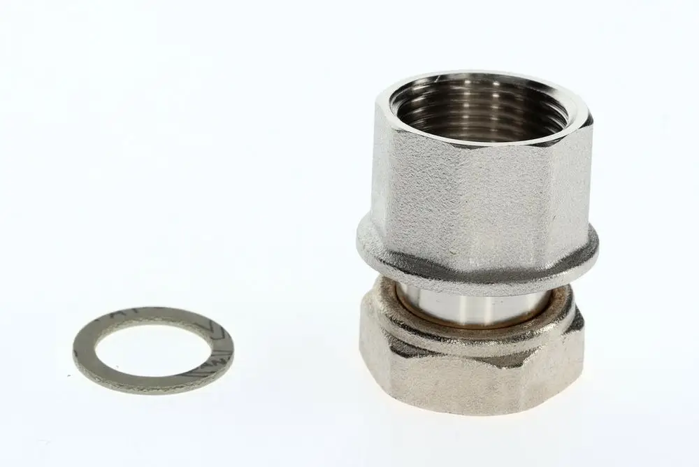 Verschraubung von Bosch aus Metall, mit Gewinde und einer Dichtung, die für Verbindungen in Rohrsystemen verwendet wird.